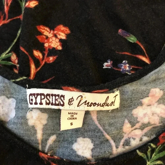 Gypsies & Moondust Cold Shoulder Top - Picture 4 of 4